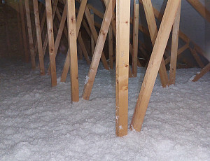 Zateplení stropu novostavby pomocí foukané izolace